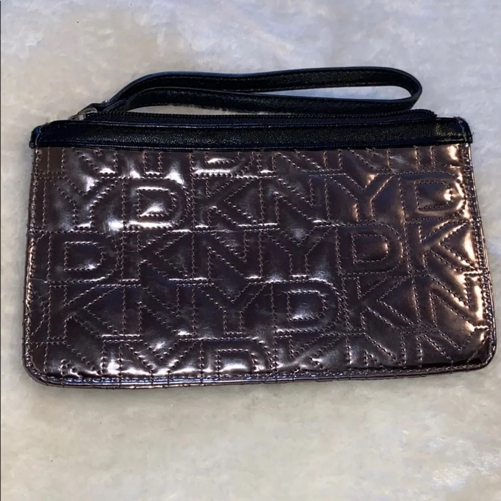 Hot deal🎉DKNY  Logo Wrislet